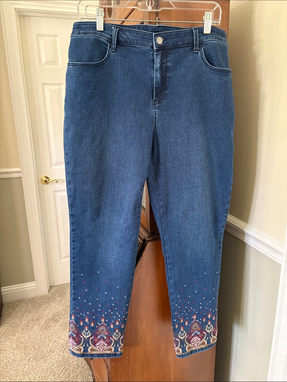 *Chico's Medium Blue Embroidered & Sparkle Girlfriend Slim Leg Ankle Jeans BOHO